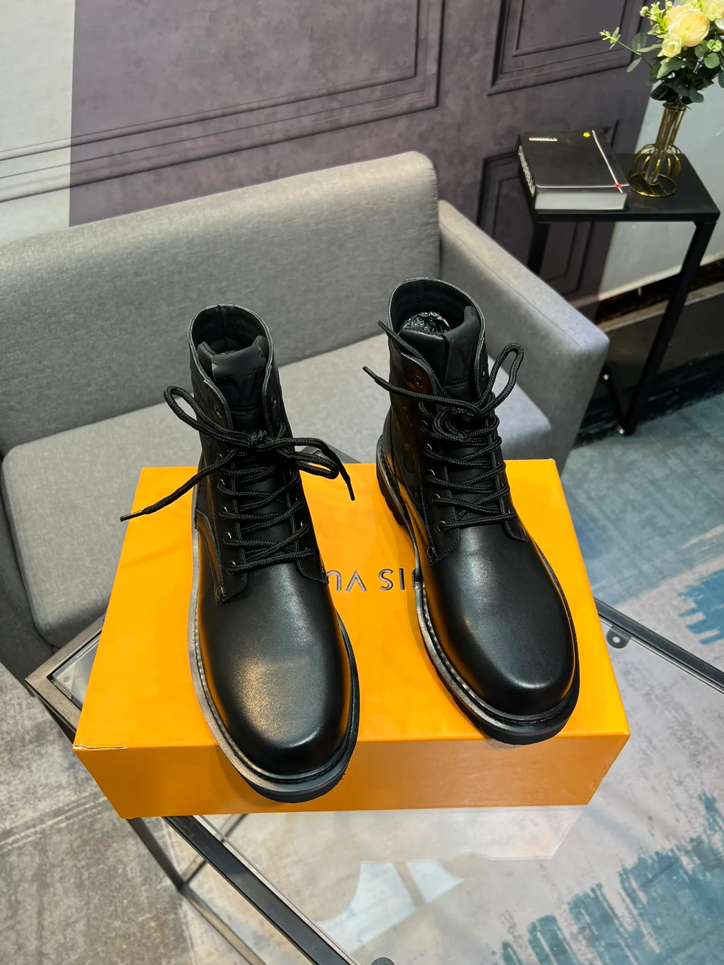 Men's shoes 💰920 L Home - the latest LV men's business casual boots, luxury and nobility are a must. They are all made of imported original first-layer cowhide, just to create a more comfortable wearing experience. ➕Top imported water-dyed full cow lining, original high wear-resistant outsole! 👏👏 Size: Male 39-44; (38 45 46 customized)